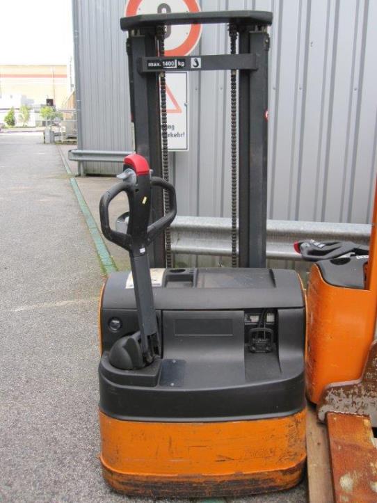 Gepflegte Flurförderfahrzeuge-1